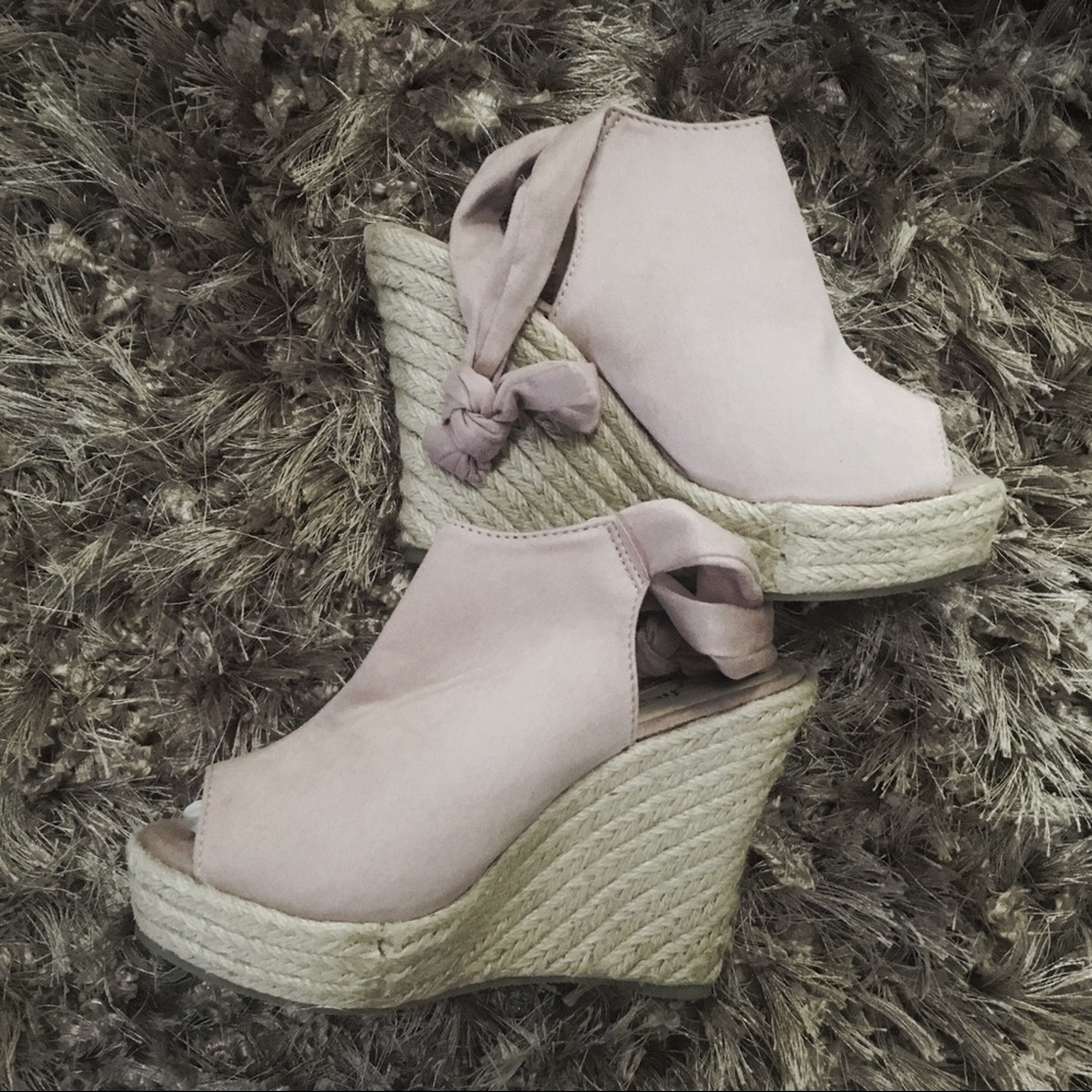 Sample size 10.Taupe espadrille wedges - Picture 4 of 4